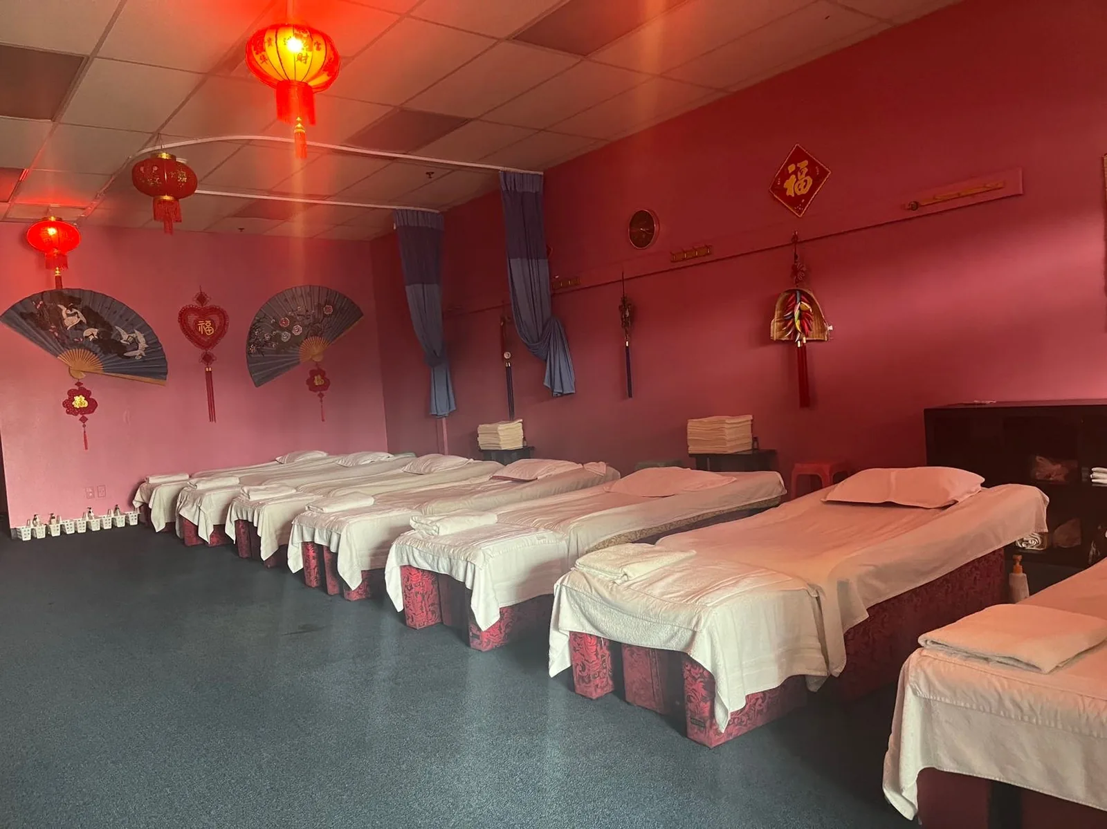 The length of the treatment room